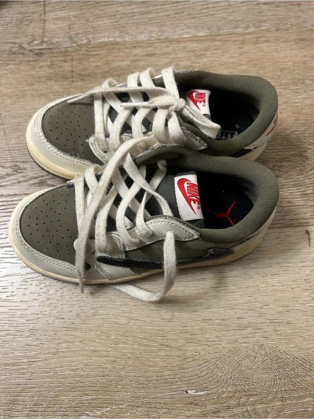 Nike Kids Olive, Cream and Red Low-Top Sneakers